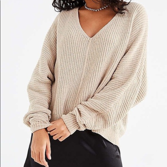 uo oversized chenille v-neck sweater - Picture 1 of 7